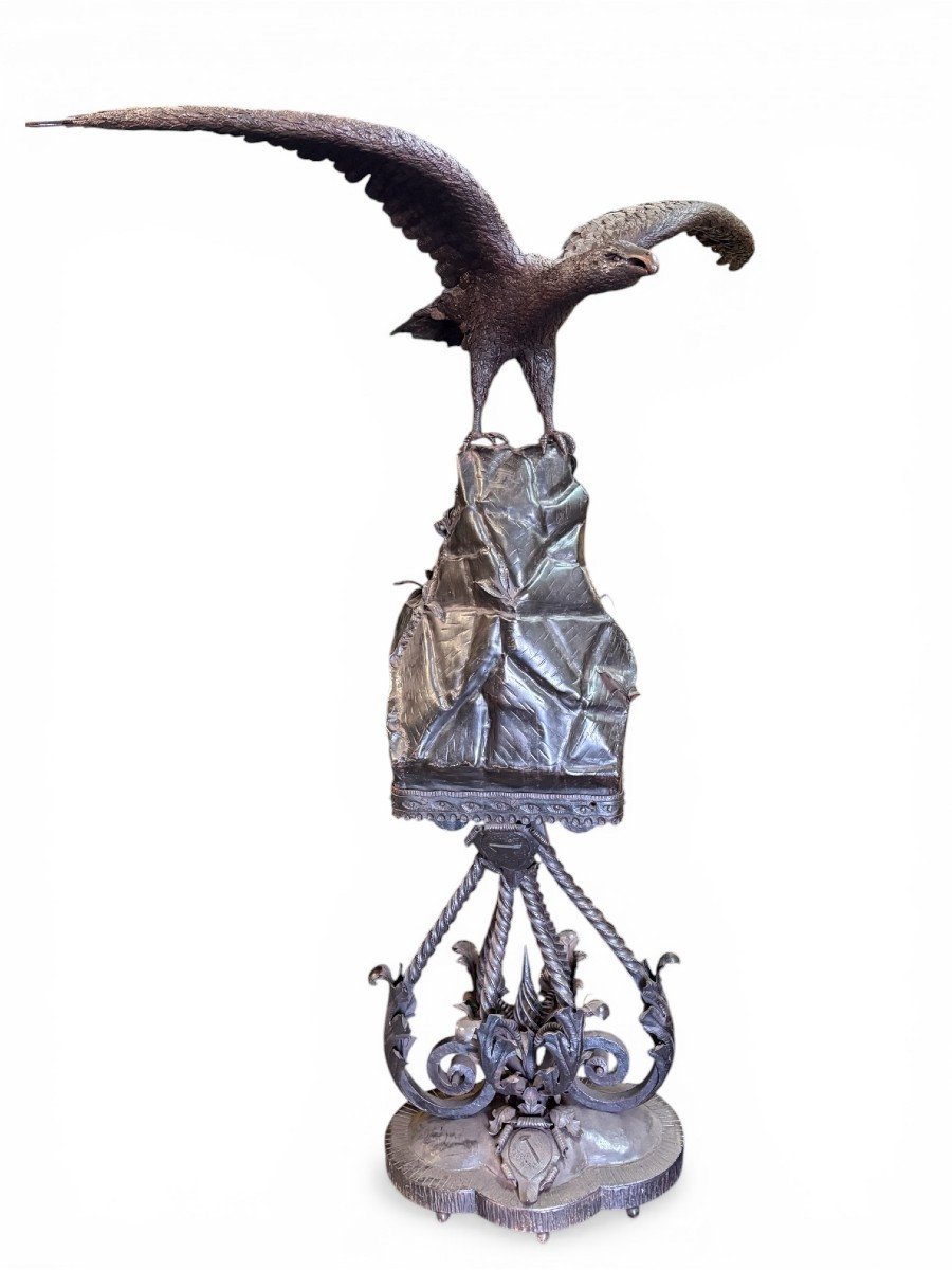 Grand aigle sur rocher et socle en fer forgé, XIXe siècle. ( 200 cm )