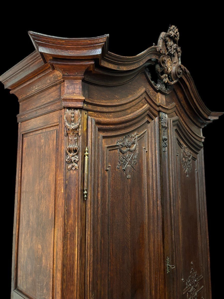 Large 18th-century Oak 2-door Castle Cabinet.-photo-2