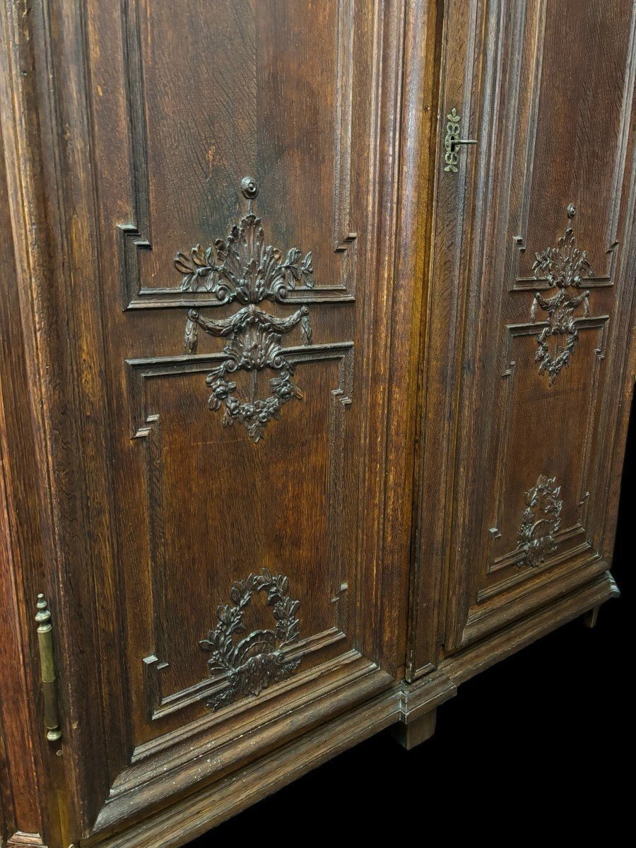 Large 18th-century Oak 2-door Castle Cabinet.-photo-3