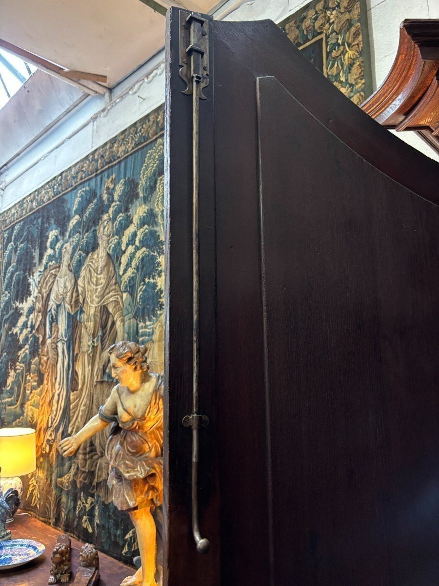 Large 18th-century Oak 2-door Castle Cabinet.-photo-7