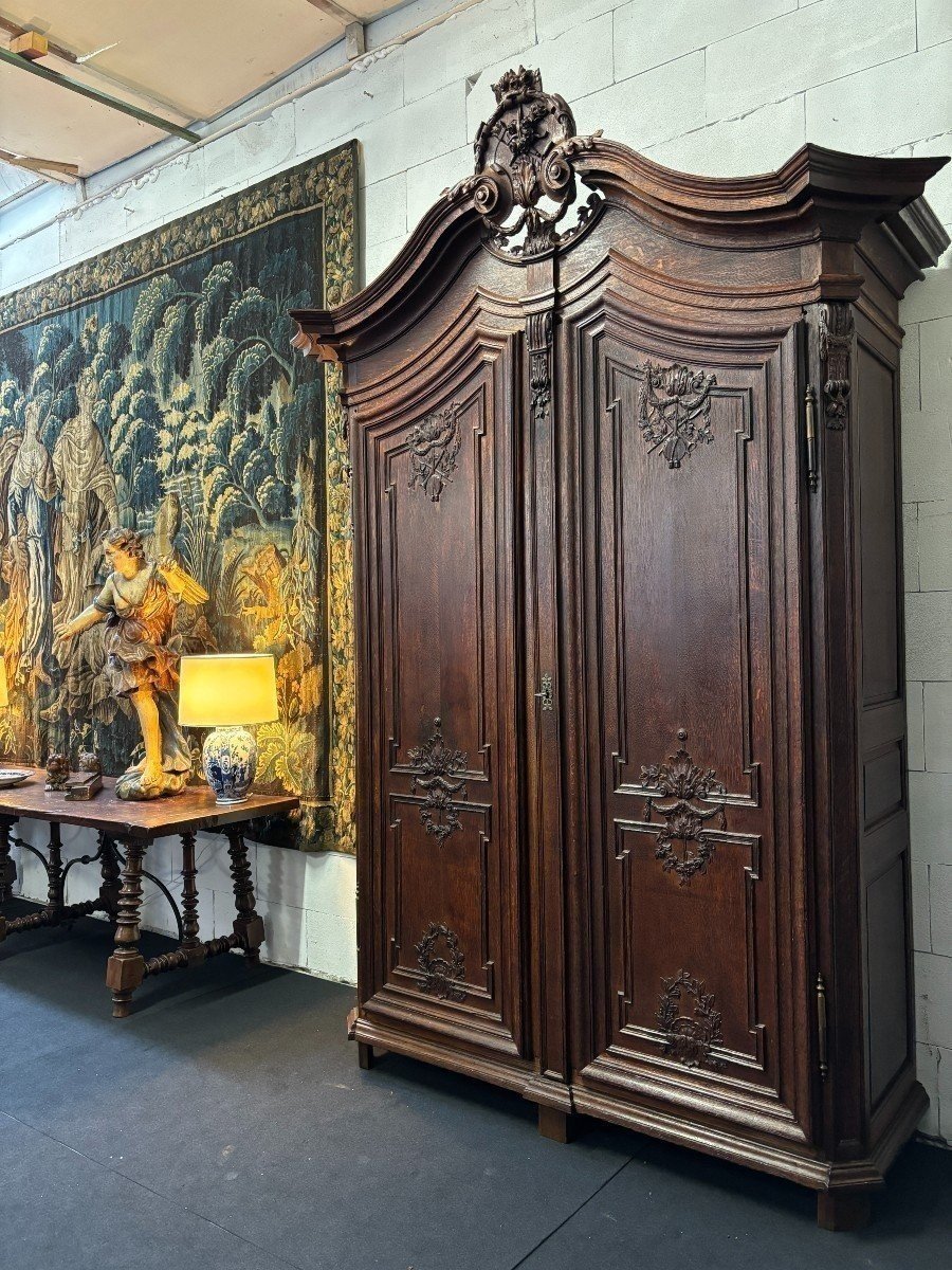 Large 18th-century Oak 2-door Castle Cabinet.-photo-8