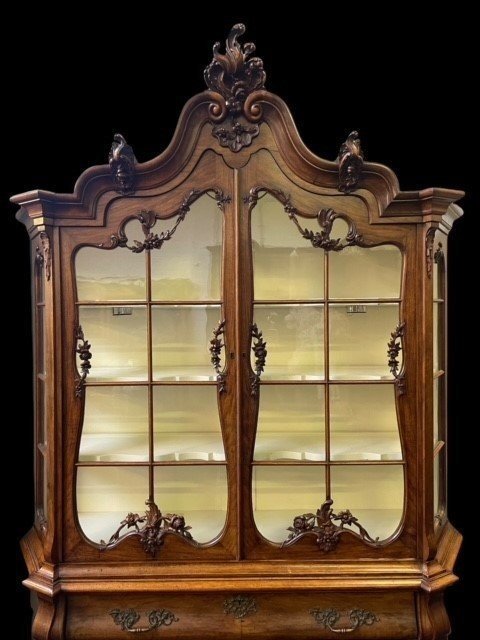 Beautiful 19th-century Dutch Walnut Display Cabinet.-photo-3