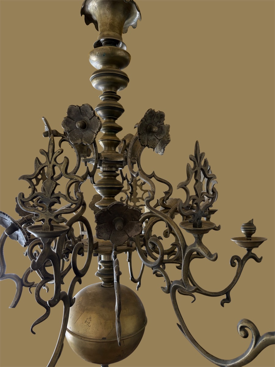 Chandelier en bronze pour six bougies style gothique -photo-1