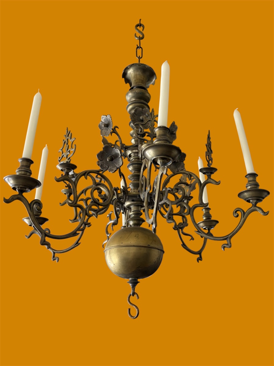 Chandelier en bronze pour six bougies style gothique 
