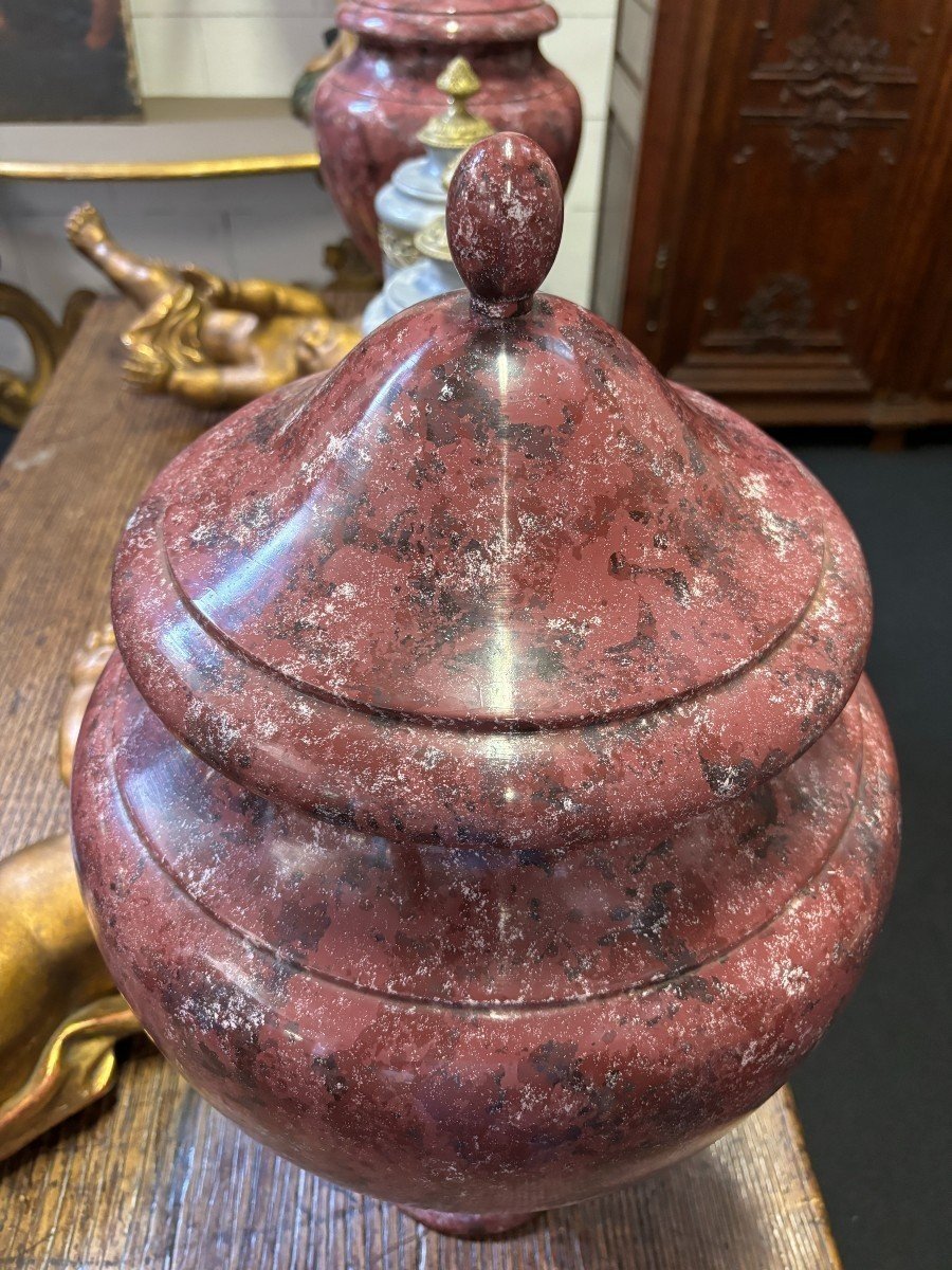Pair Of Wooden Vases With Lids, Painted To Resemble Porphyry, 20th Century. (62 Cm)-photo-3