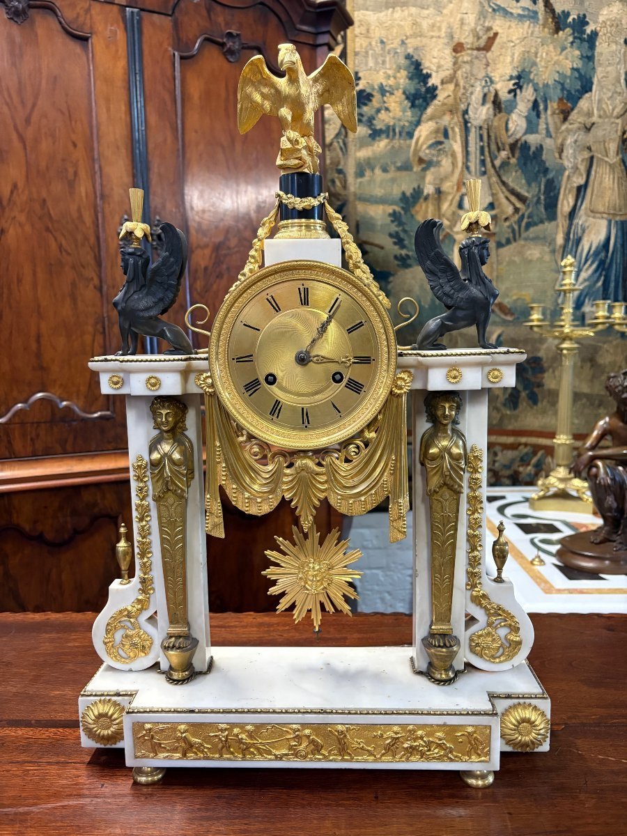 Grande pendule portique ( 64,5 cm ) de style Empire, XIXe siècle