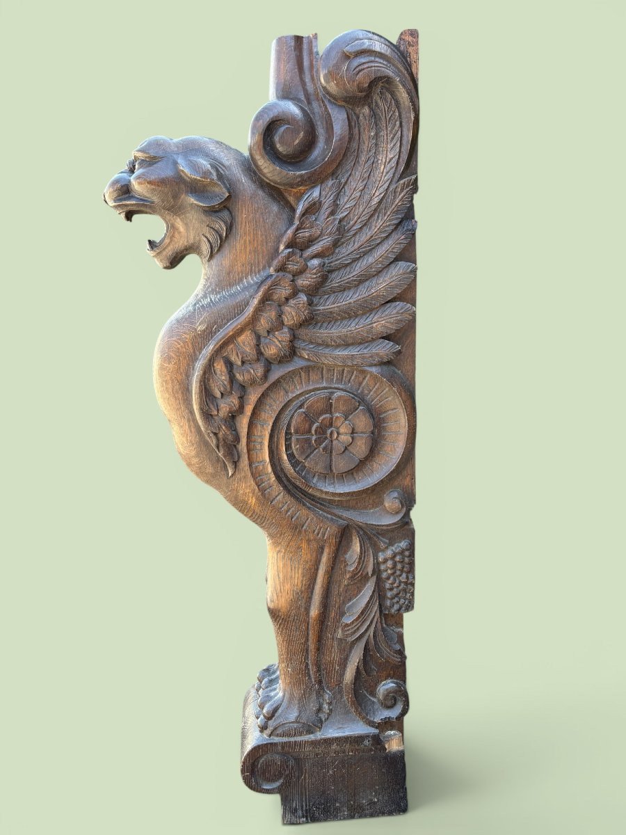 Grande sculpture ( 127 cm ) en chêne « panthère ailée » de style Empire, fin 19ème.