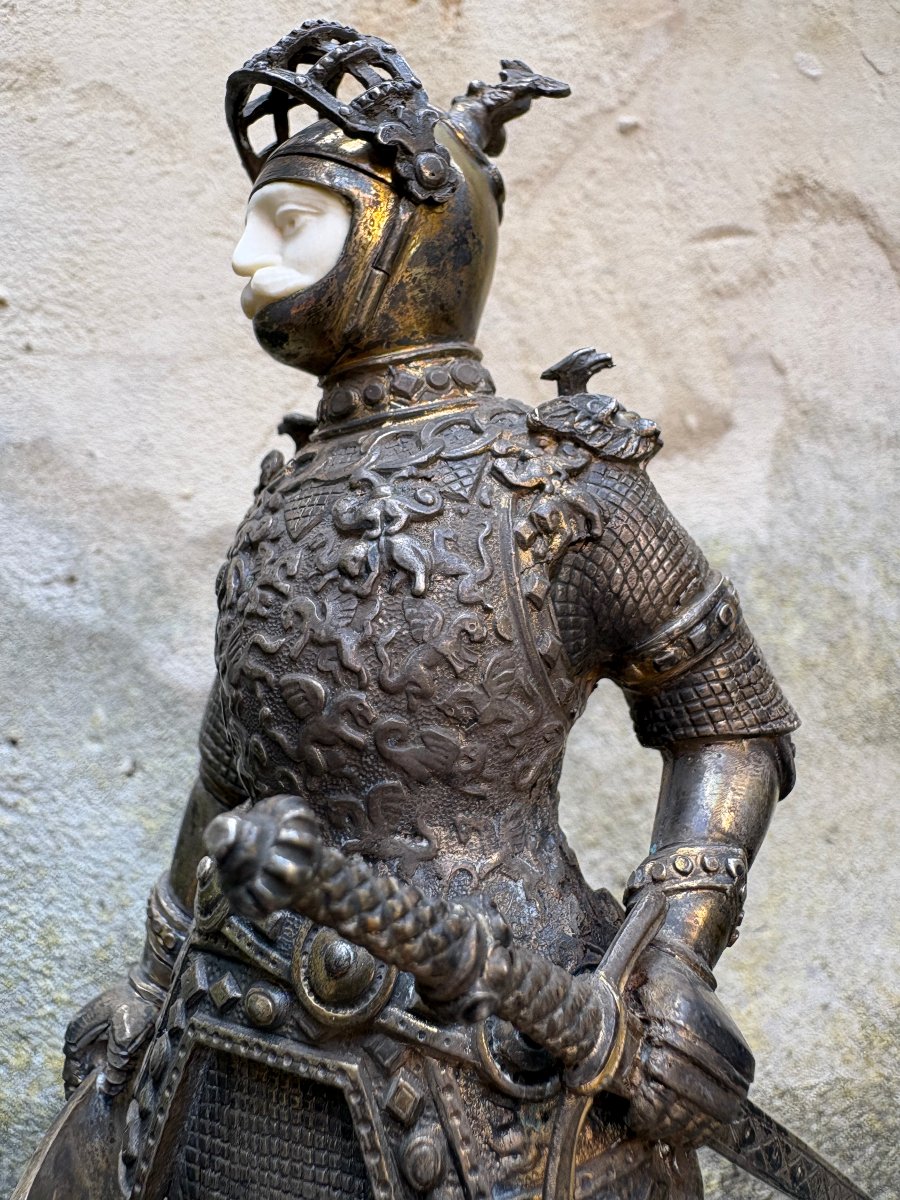 Belle sculpture « chevalier en armure » en argent, Hanau , XIXe siècle.-photo-3