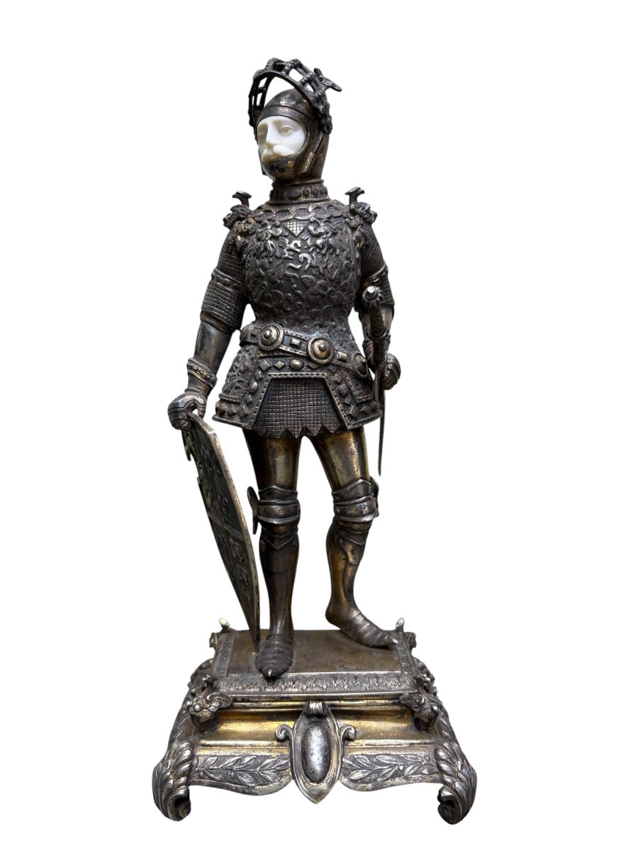 Belle sculpture « chevalier en armure » en argent, Hanau , XIXe siècle.