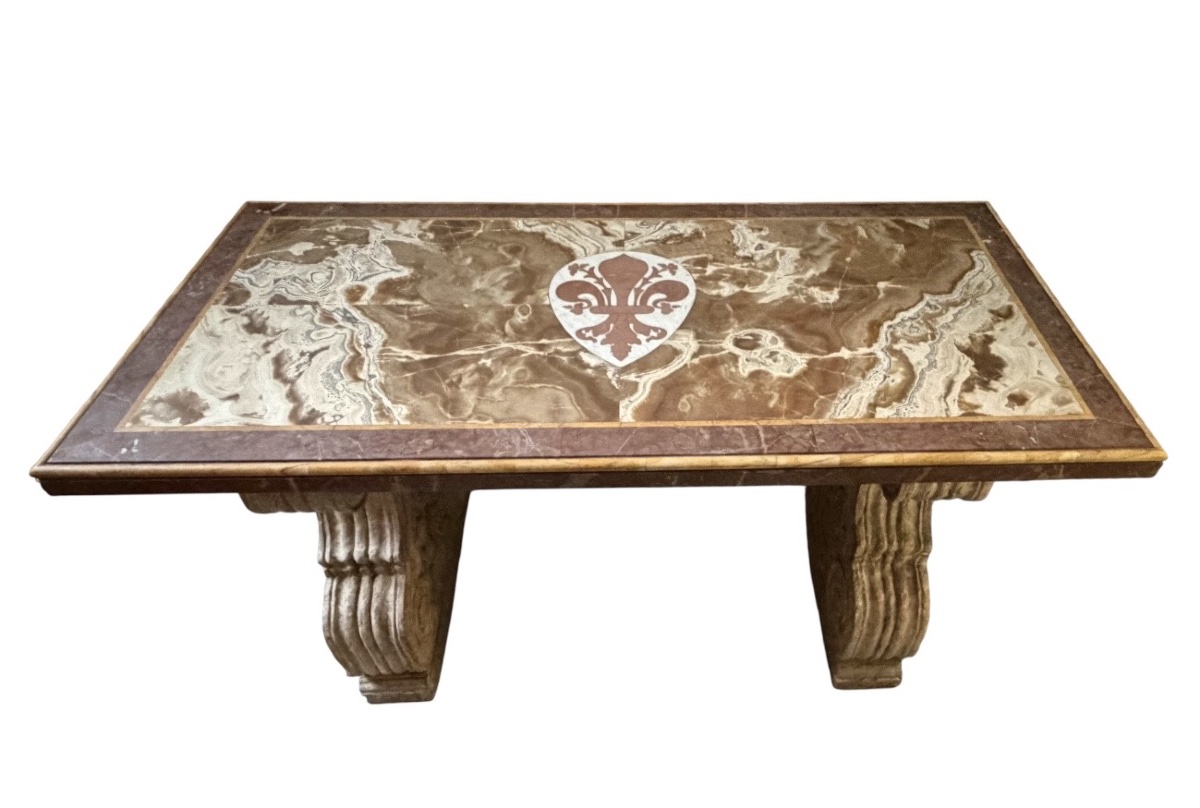 Console en marbre, ornée d’une fleur de lys française incrustée. -photo-2