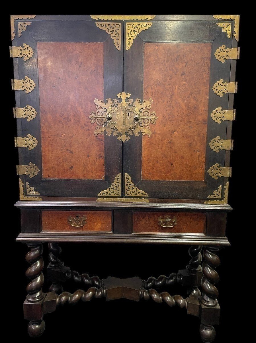 Cabinet pour la collection d’art ( Colonial )