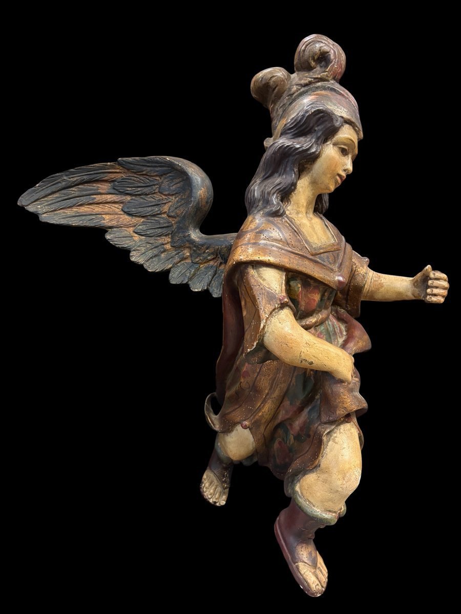 Joli ange en bois polychrome du XVIIIe siècle.-photo-3