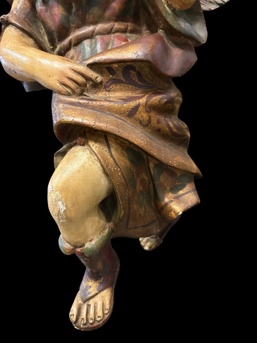 Joli ange en bois polychrome du XVIIIe siècle.-photo-1