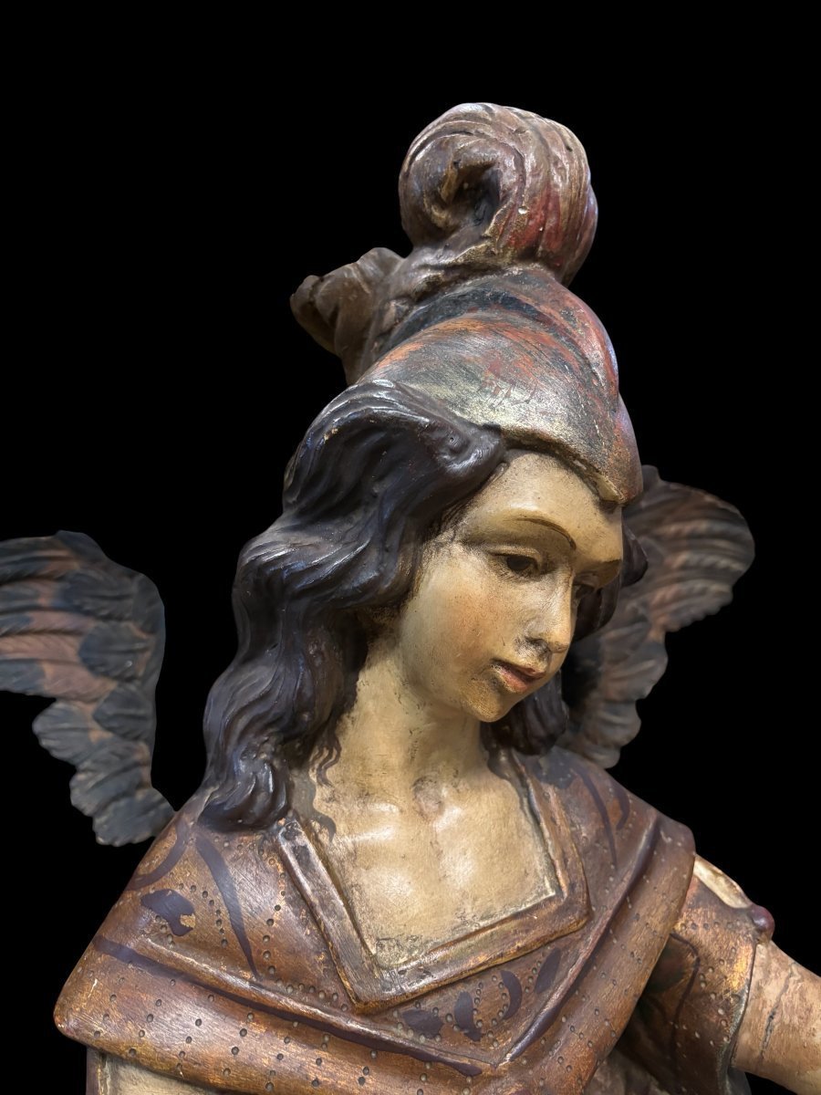 Joli ange en bois polychrome du XVIIIe siècle.-photo-2