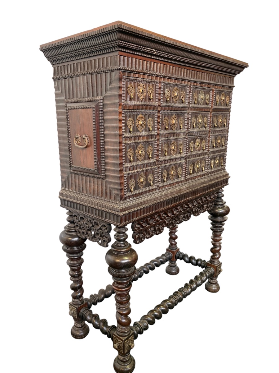 Cabinet For Collectibles, Portuguese, 18th Century. -photo-2