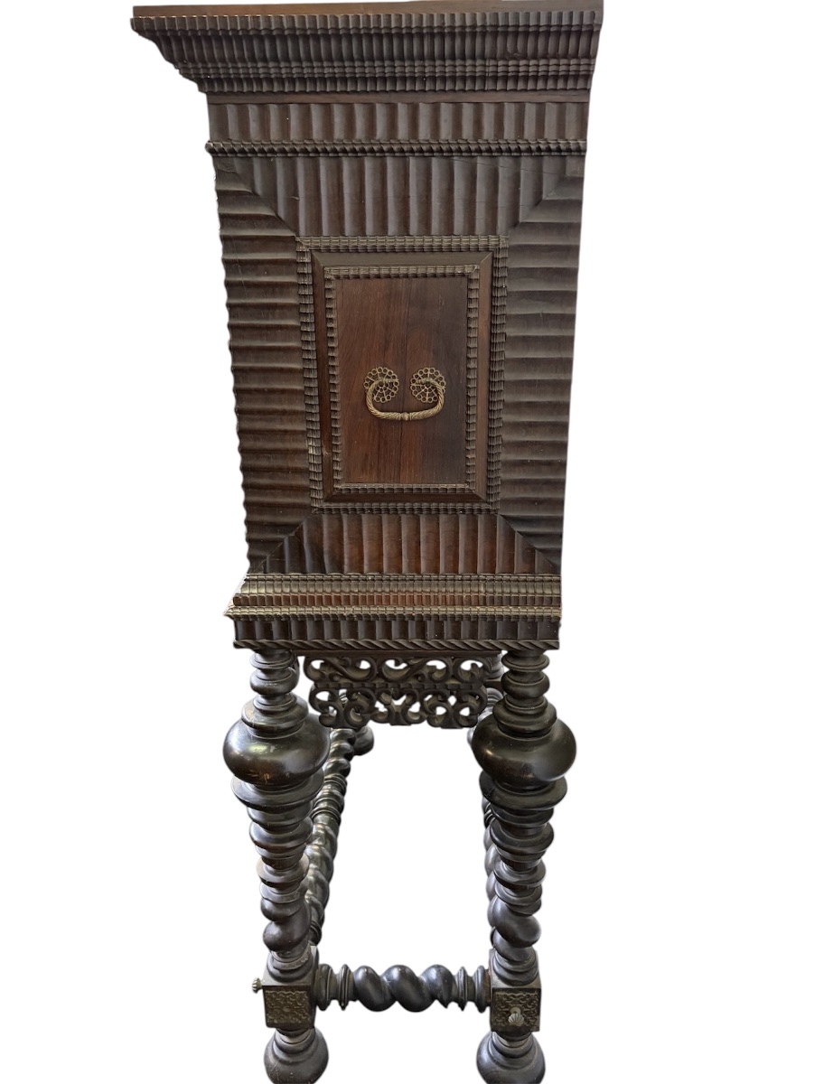 Cabinet For Collectibles, Portuguese, 18th Century. -photo-2