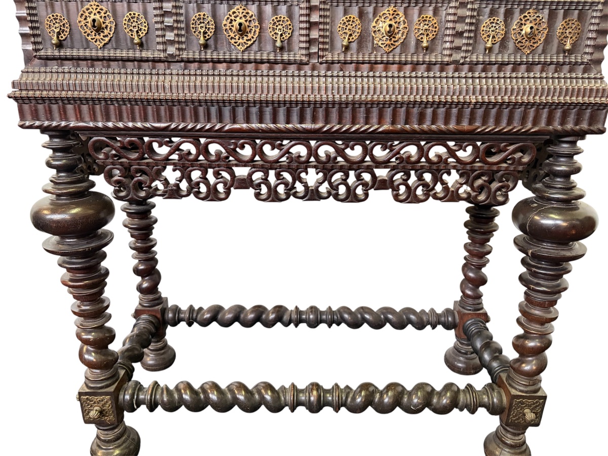 Cabinet For Collectibles, Portuguese, 18th Century. -photo-4