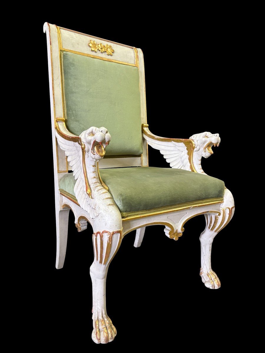 Fauteuil « Animaux mythologiques ailés » de style Empire, XIXe siècle.