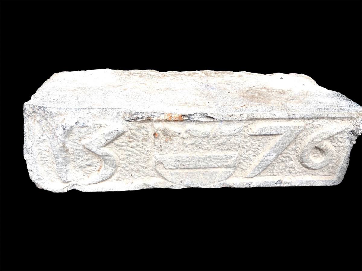 A Facade Stone Dated 1576 In France -photo-2