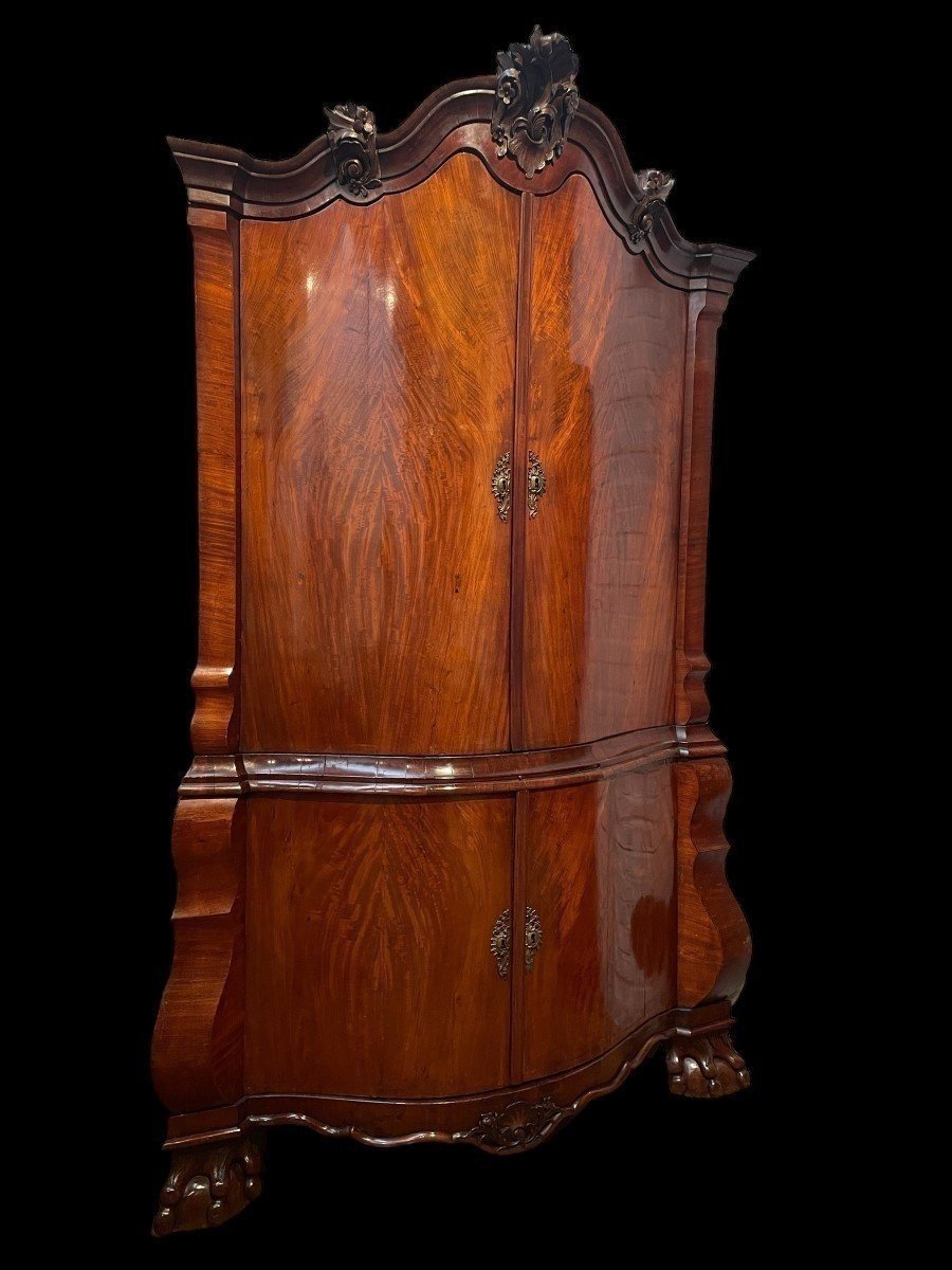 Beautiful Large 18th-century Dutch Mahogany Corner Cabinet.-photo-4