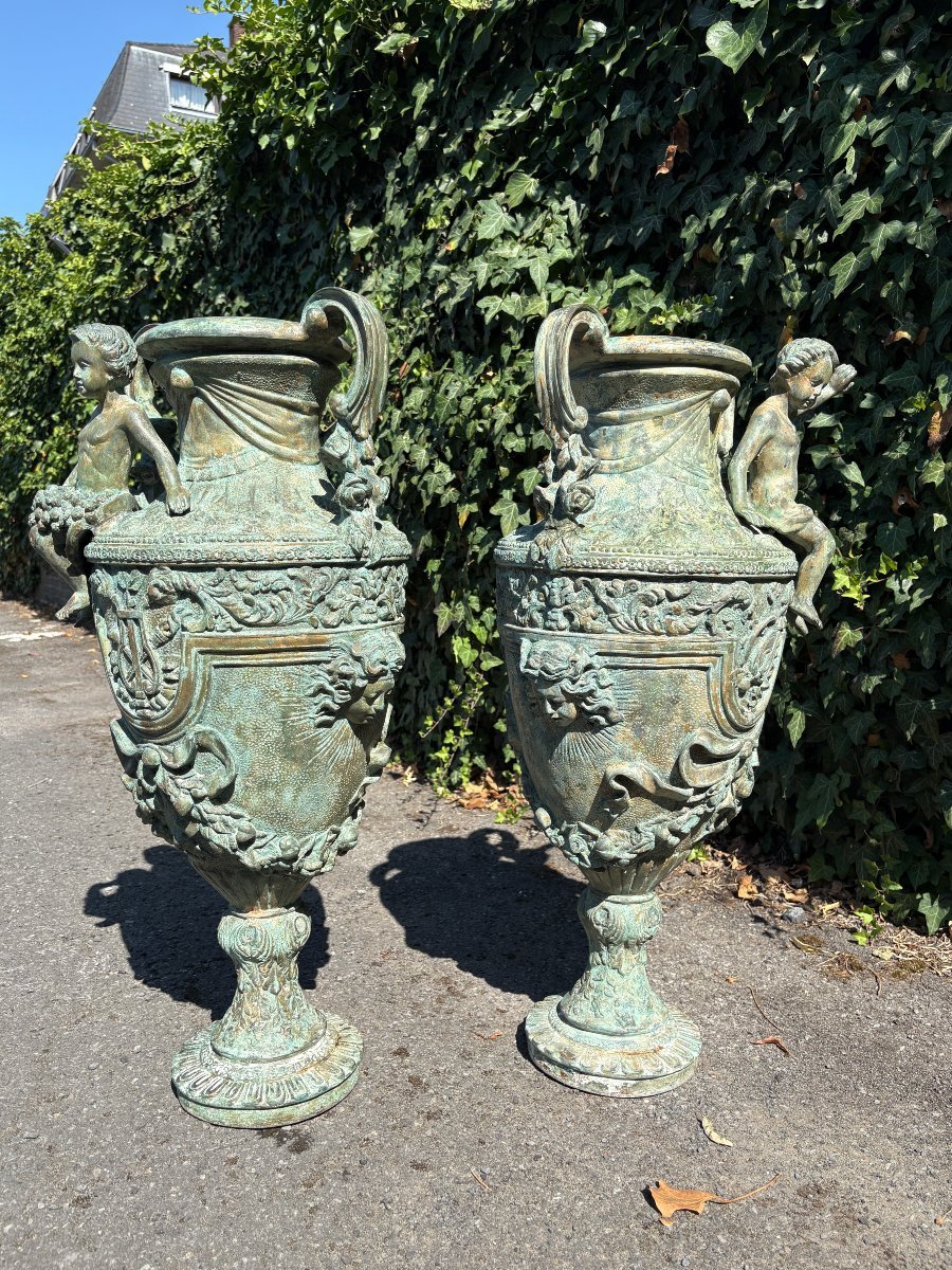 Paire de grands vases de château en bronze du XIXe siècle.-photo-2