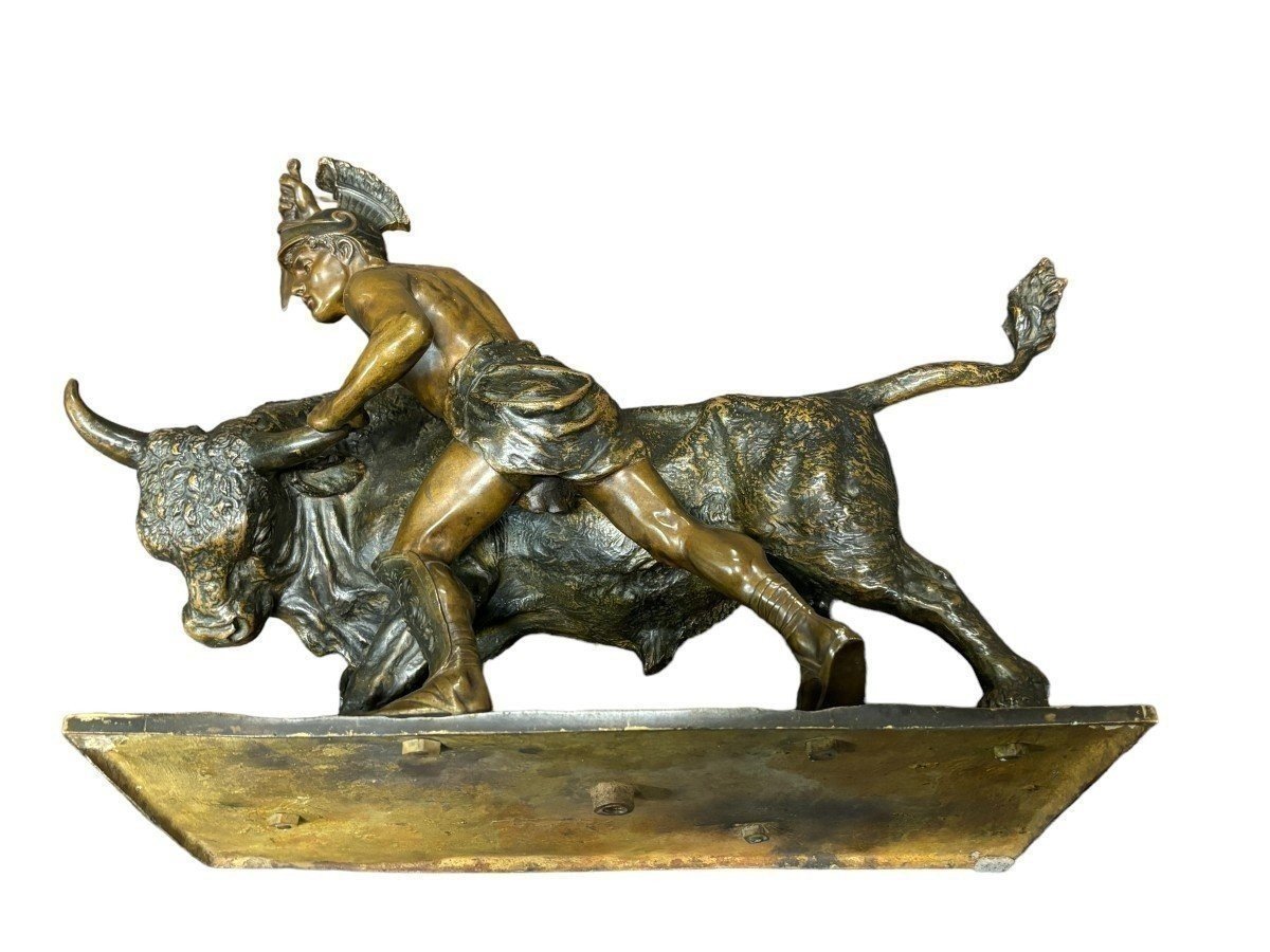 Belle Sculpture En Bronze Représentant Un Gladiateur Combattant Un Taureau 19ème.-photo-7