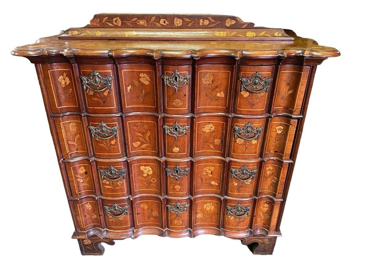 Elegant Display Cabinet With Marquetry, Late 18th–early 19th Century.-photo-1