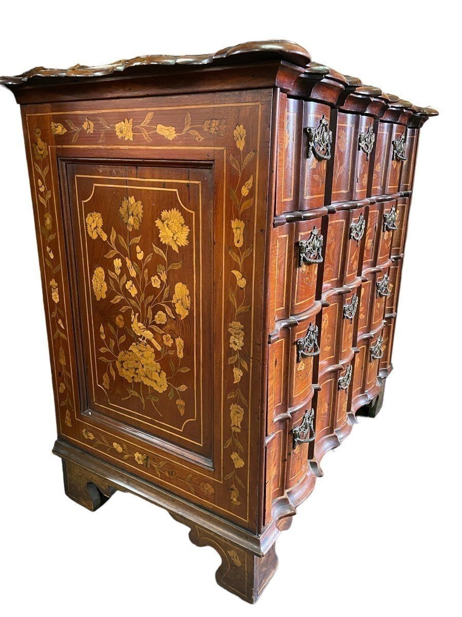 Elegant Display Cabinet With Marquetry, Late 18th–early 19th Century.-photo-2