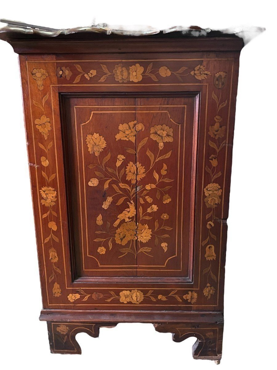 Elegant Display Cabinet With Marquetry, Late 18th–early 19th Century.-photo-5
