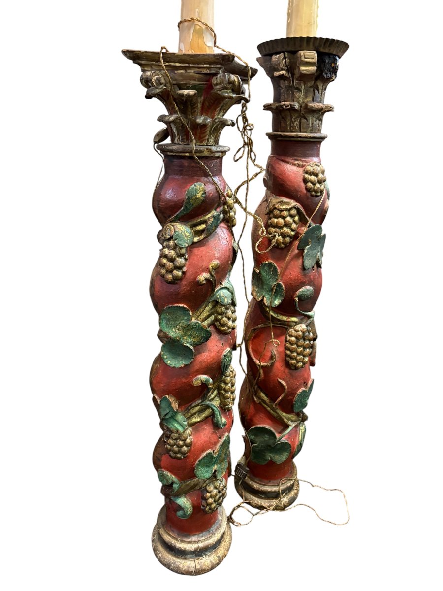 Paire de colonnes en bois torsadées du XVIIe siècle