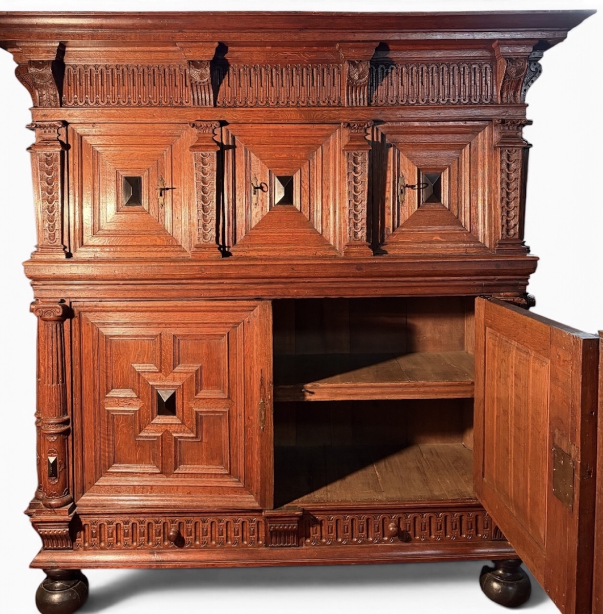 A 17th-century Five-door Oak Cabinet -photo-3