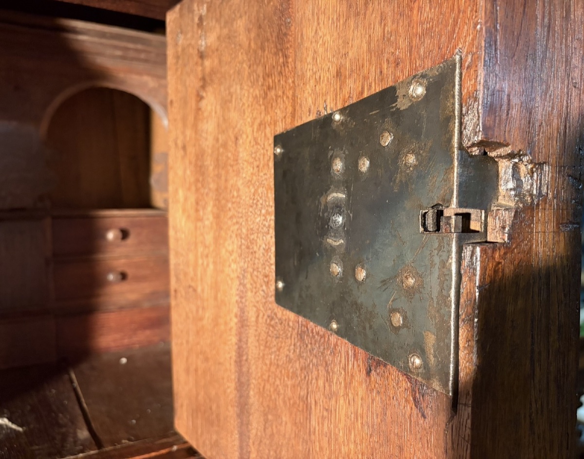 A 17th-century Five-door Oak Cabinet -photo-4
