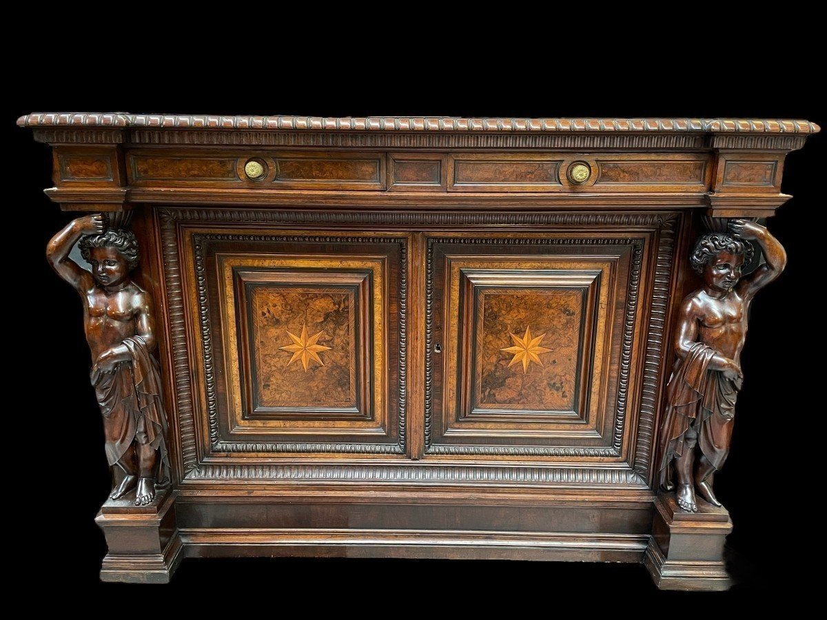 Meuble Spécial Avec 2 Grandes Sculptures En Noyer 19ème.