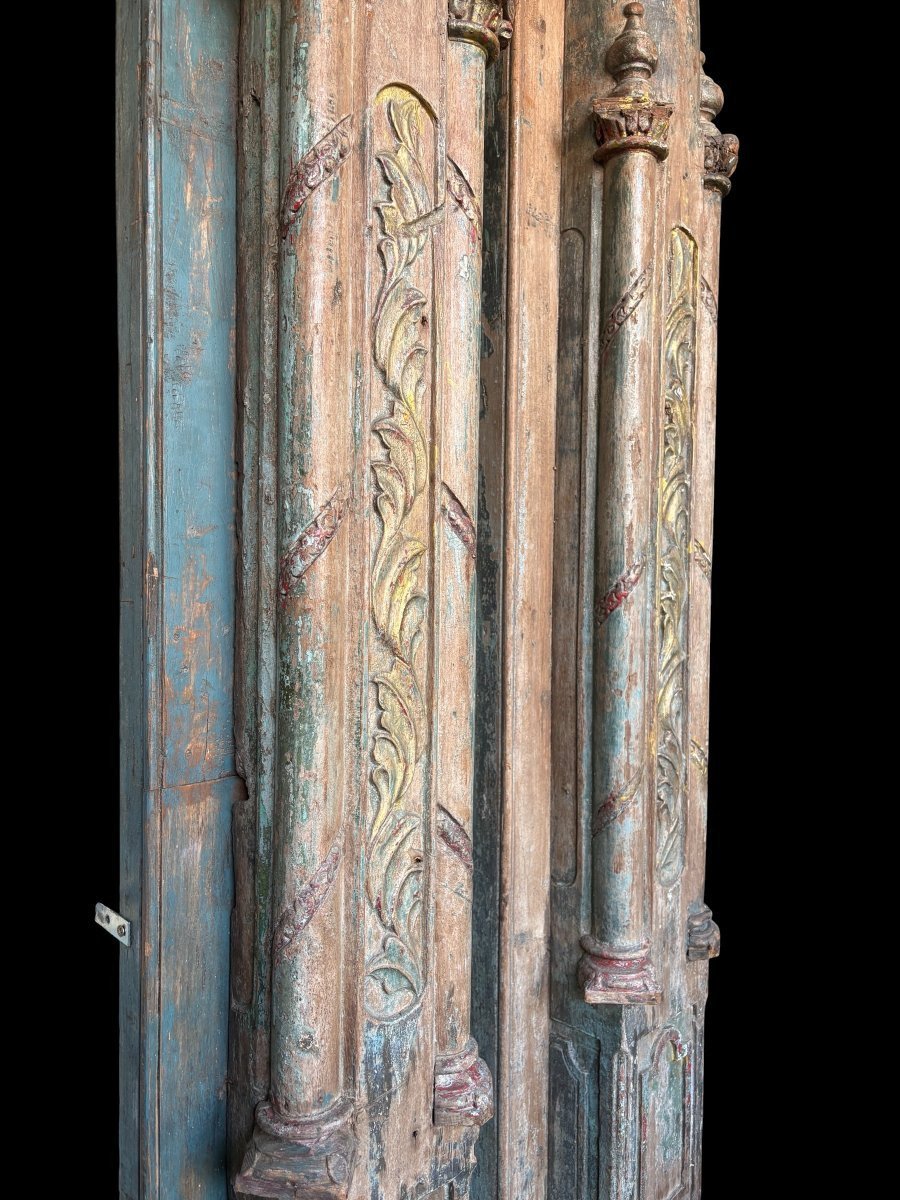 A Pair Of Large Decorative Wooden Columns With 19th-century Capitals.-photo-4