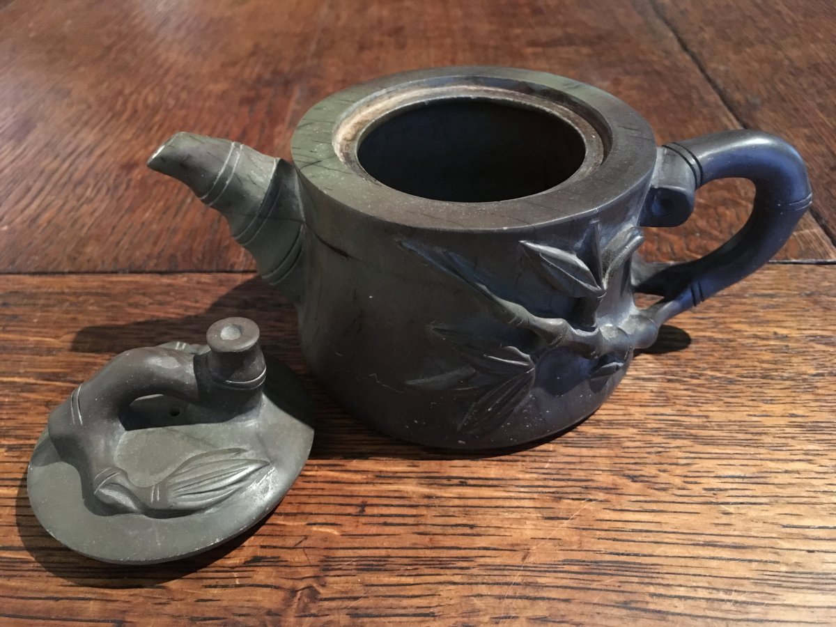 Green Hard Stone Teapot, China .295 €