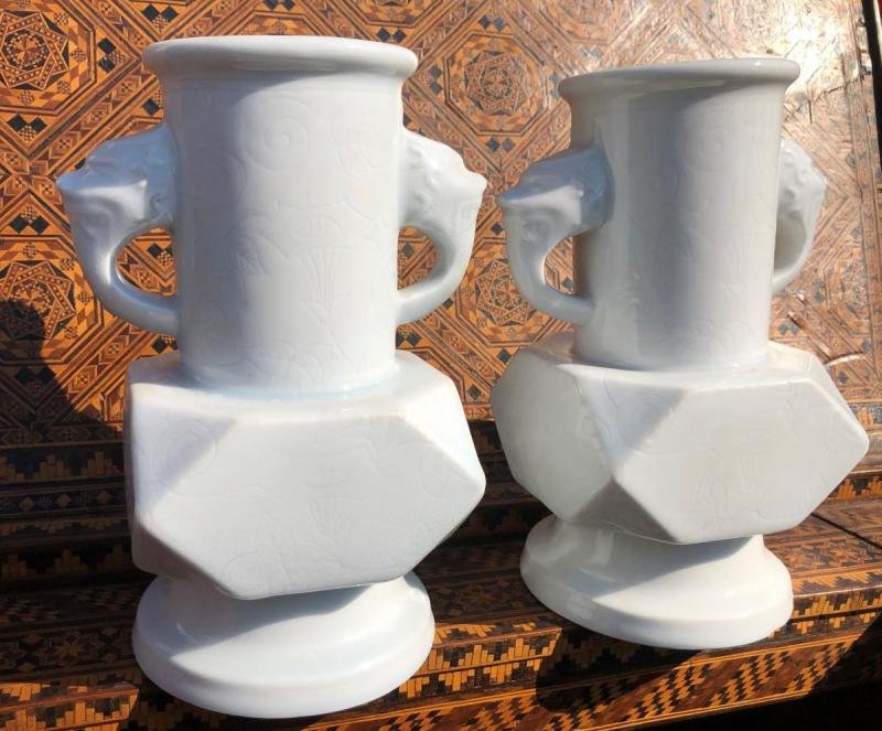 Paire De Vases Asiatiques En Porcelaine 19ème.