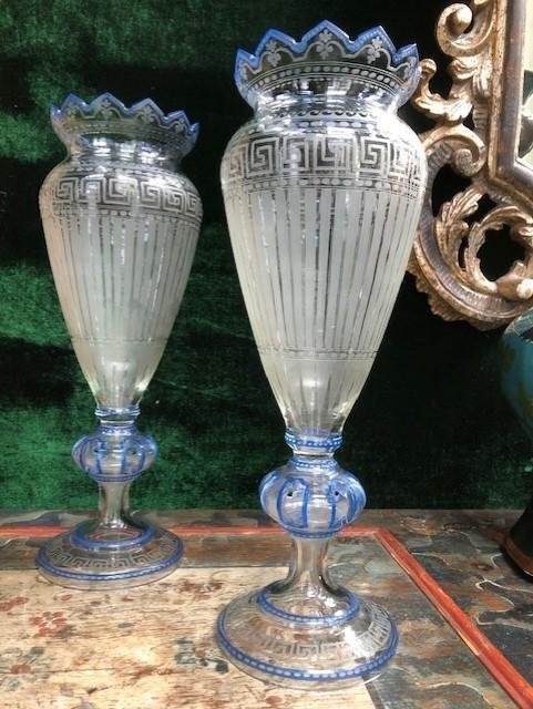 2 Vases Joliment Gravés En Verre 19ème.