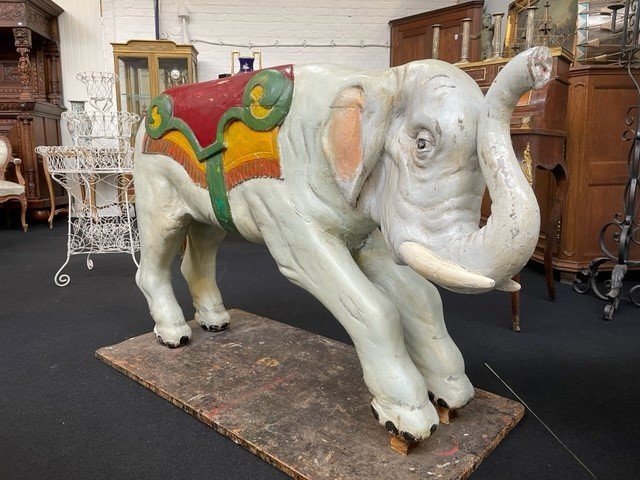 Grand éléphant De Carrousel En Bois Datant De 1920.-photo-2