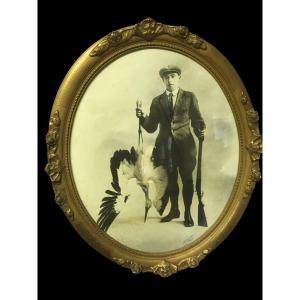 Chasseur Avec Une Cigogne Comme Butin,1925 