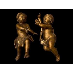 Pair Of Angels In Golden Wood Early 18th Century.