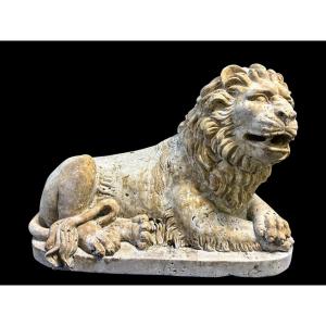 Grande Sculpture d'Un Lion De La Renaissance En Travertin 20ème.