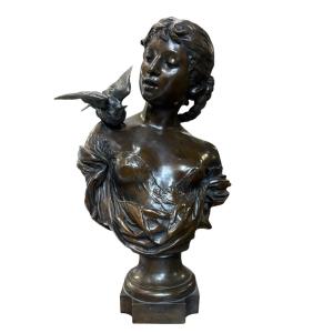 Grand buste élégant « jeune femme à l'oiseau » en bronze 19ème. (68 cm)