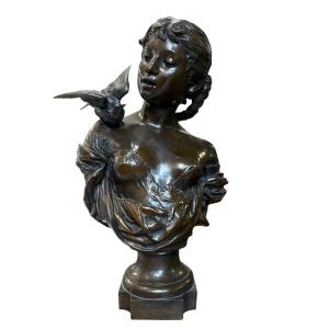Grand buste élégant « jeune femme à l'oiseau » en bronze 19ème. (68 cm)