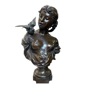 Grand buste élégant « jeune femme à l'oiseau » en bronze 19ème. (68 cm)