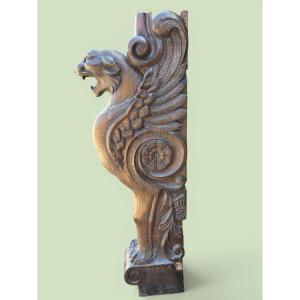 Grande sculpture ( 127 cm ) en chêne « panthère ailée » de style Empire, fin 19ème.