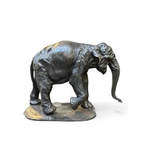 Grand éléphant en bronze du XXe siècle ( 64 cm ).