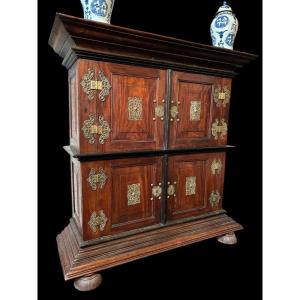 Meuble 4 portes Colonial avec ferrures en bronze 18ème.