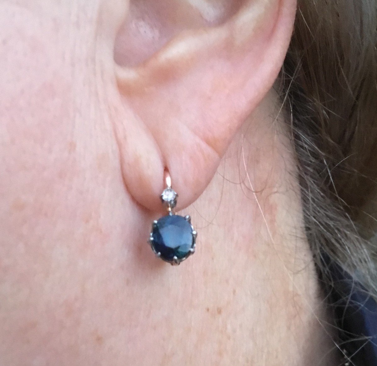 Paire de boucles d'oreille, or, saphirs et diamants