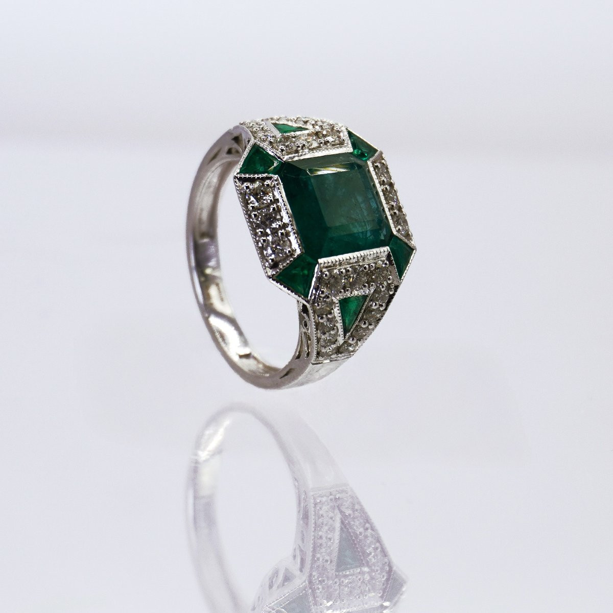 Bague emeraude rectangle pan coupé, diamants-photo-1