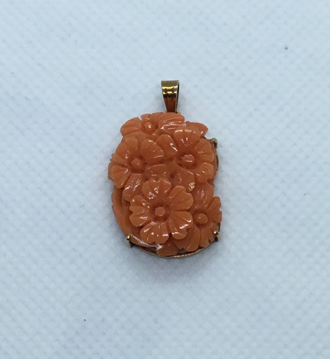 Pendentif corail et or